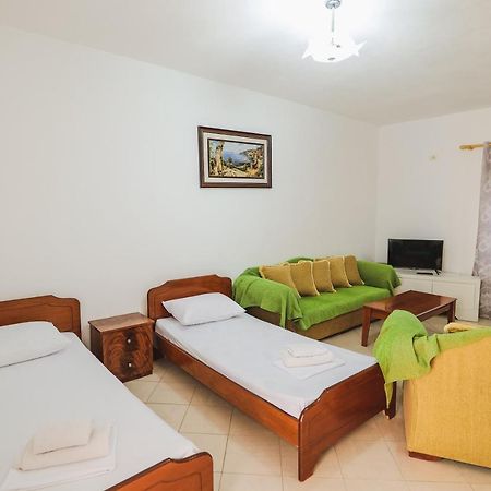 Vila Fredi Ksamil Luaran gambar